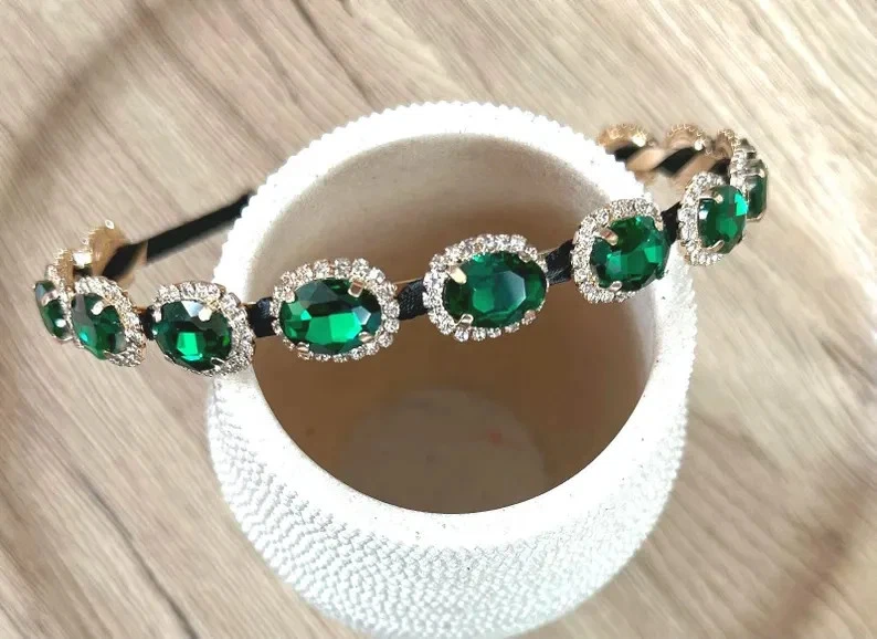 Preciosa diadema tiara de oro amarillo de 18 quilates sobre esmeralda y diamante para el cabello nupcial Foto 4 de 4