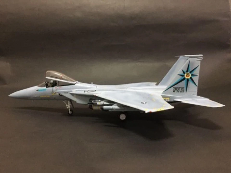 Monograma 1/48 F-15C 318th Fighter Interceptor Squadron Green Dragons plástico - Imagem 2 de 4