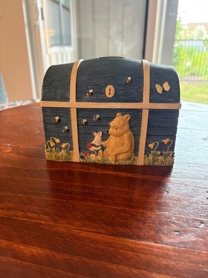 Border Fine Arts Studio Classic Pooh  Winnie the Pooh Treasure Chest Money Box