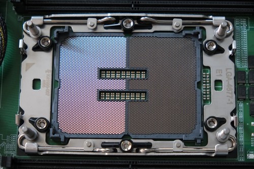 Serveur HP ProLiant DL380 G11 - RAM DDR5 - Intel FCLGA4677 - Système nu TVA incluse - Photo 7/16