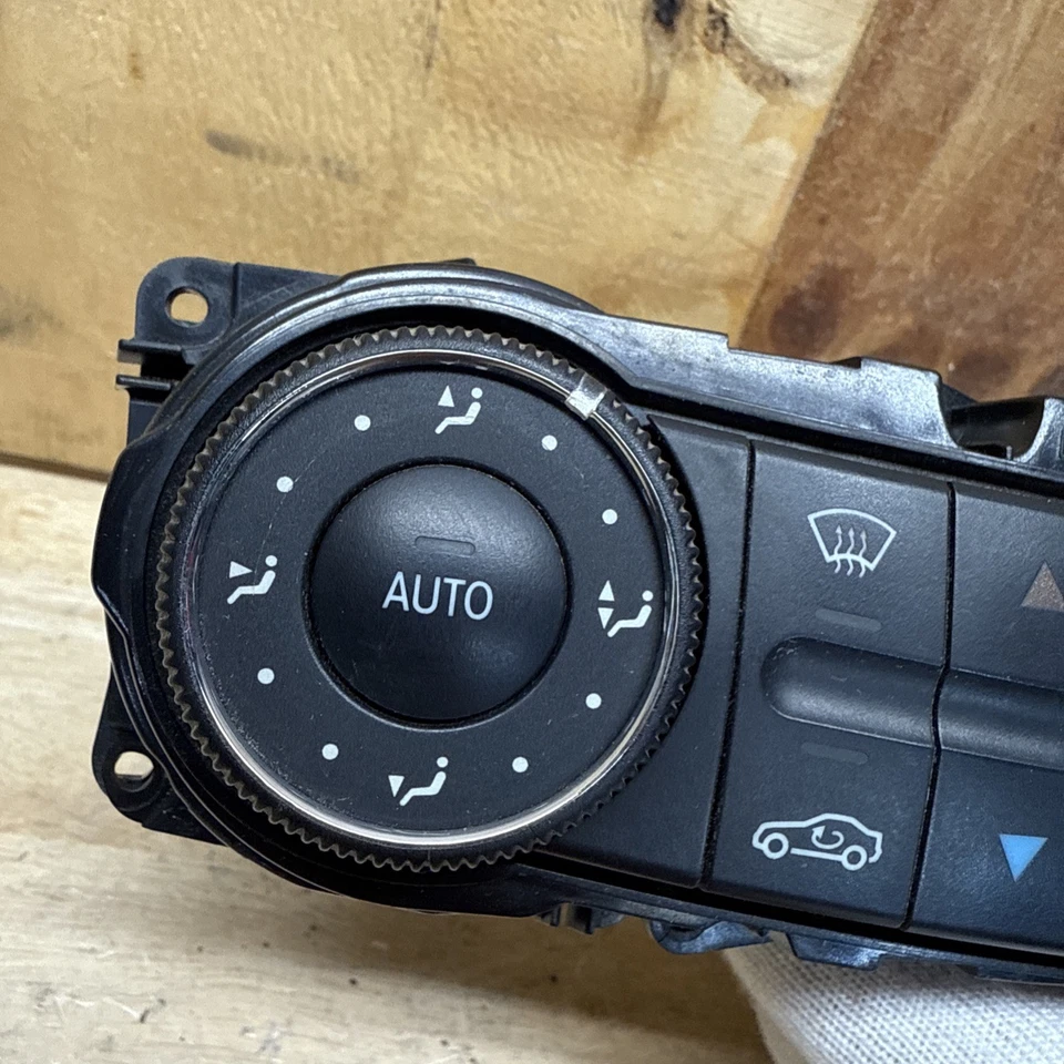 2003-2004 Mercedes-Benz E500 Front Dash Temperature Control Assy. ID 2118300685 - Image 2 of 4