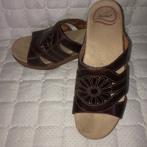 Dansko Sandal Womens 37 Brown Leather Floral Cut Out Slide On Suzy US 7 - Picture 4 of 19