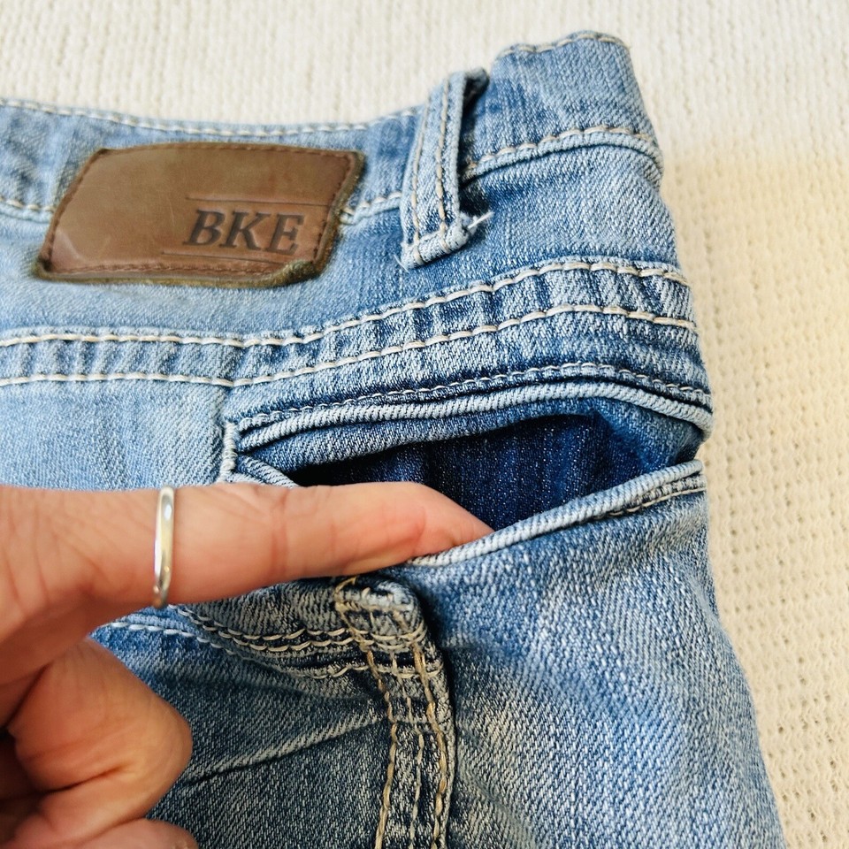 BKE Buckle Derek Jeans Bootleg Light Blue Denim Thick Stitch Men’s Sz