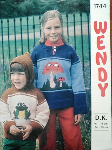 CHILDREN'S PICTURE SWEATERS - Wendy Pattern no 1744(G) - 第 1/1 張圖片