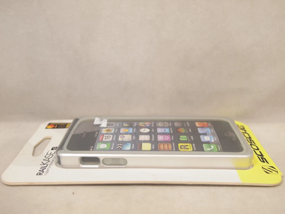 Funda protectora Scosche plateada aluminio metal doble capa para iPhone SE (1ª generación)/5S/5 Foto 3 de 3