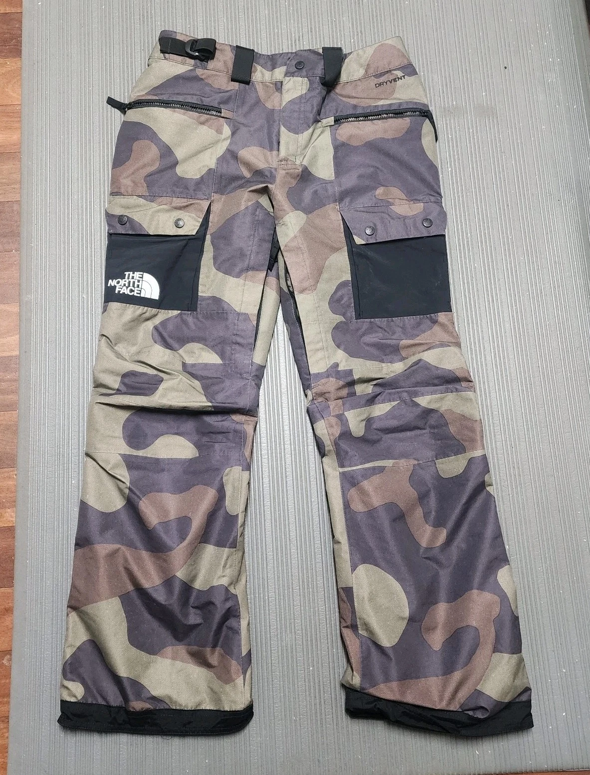 The North Face Slashback Cargo Pants Camo Snowboarding Ski Waterproof Mens EUC