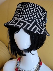 BALMAIN バケットハット ホワイト Balmain Black & Off-White Monogram Bucket Hat Balmain