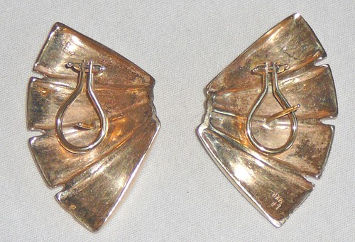 14 Karat gold lever back pierced earrings, custom made - Picture 3 of 3