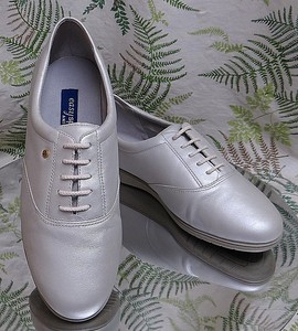 easy spirit white dress shoes