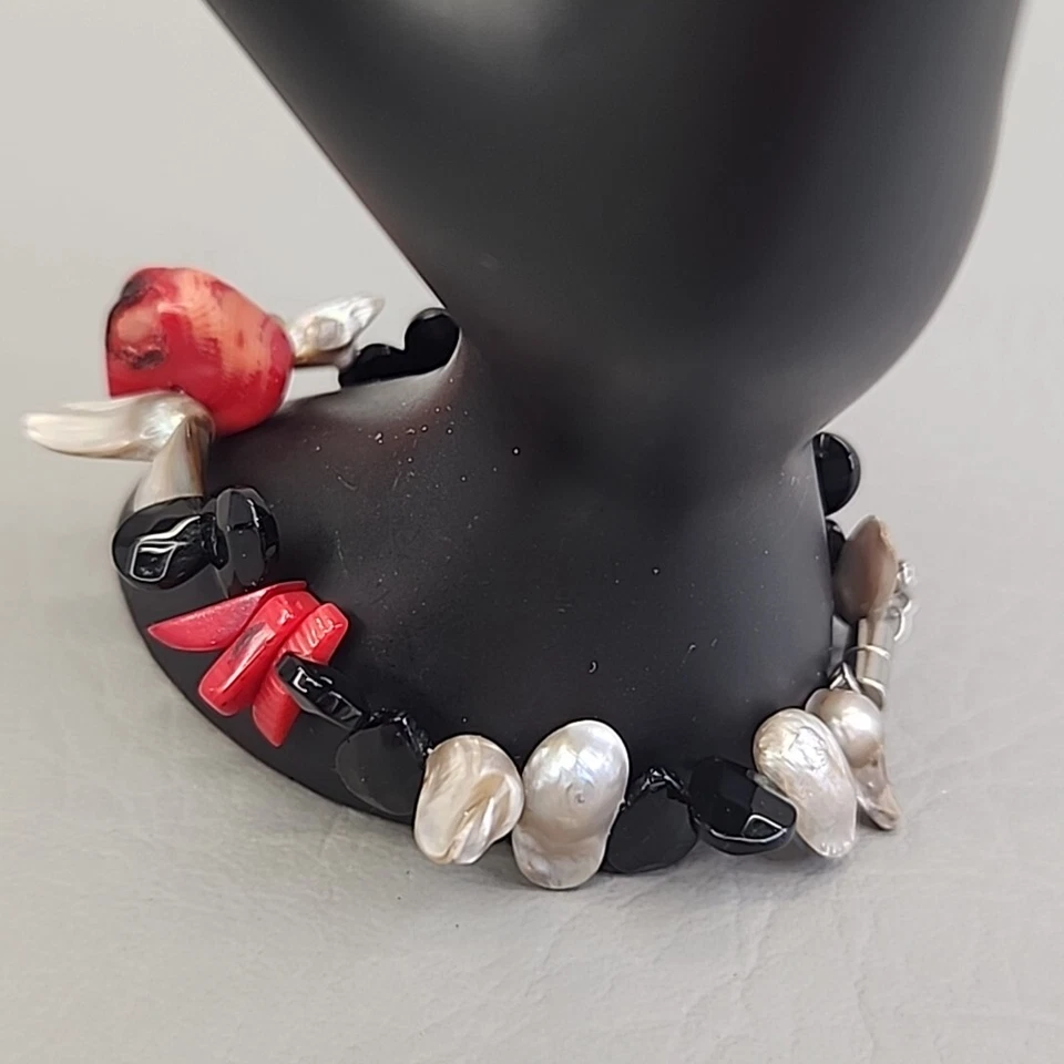 Pulsera Shell Blister Perla Rojo Coral Pepita Negra Lágrima Tono Plata 7" Foto 2 de 4