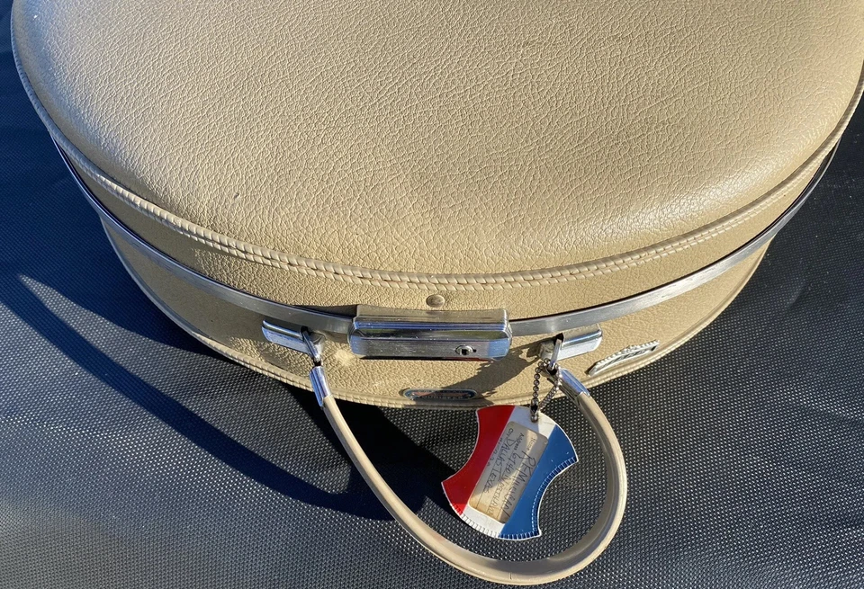 American Tourister Tiara 圆形行李箱 美丽内饰 米色 绿色 VGVC — 第 3/4 张图片