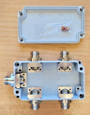NEW Huber+Suhner 9070.17.0008 5x Type-N(f) RF Microwave Enclosure Project Box