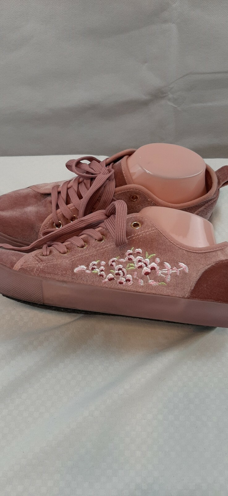rose colored tennis shoes