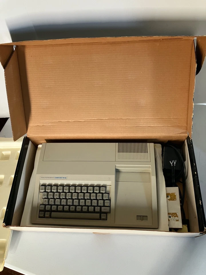 Vintage Texas Instruments TI 99/4A Home Computer PHC 004A Powers On *AS IS* - Image 4 of 4