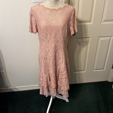 Shani Scalloped Lace Cocktail Dress In Dusty Pink Sz 12 Short Sleeve Fully Lined