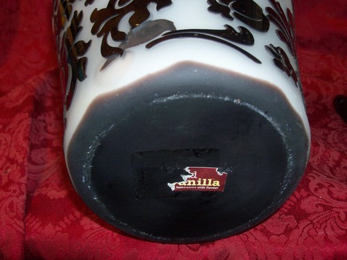 Glossy Black and Matte White Vase. RED VANILLA BRAND. LOOKS LIKE PEKING STYLE. - Picture 6 of 6