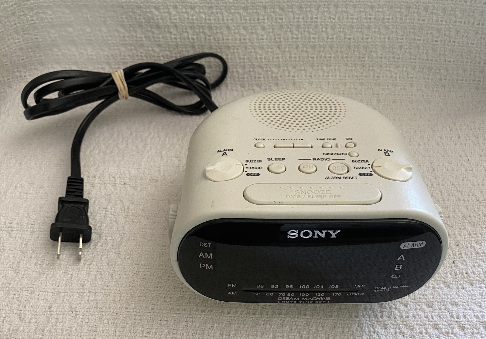 SONY DREAM MACHINE Dual Alarm Auto Time Set FM/AM Clock Radio White IFC