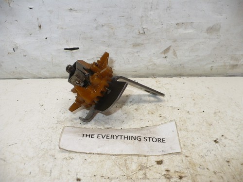 BRIGGS AND STRATTON #31P777 0299 E1 ENGINE GOVERNOR OIL SLINGER GEAR ...