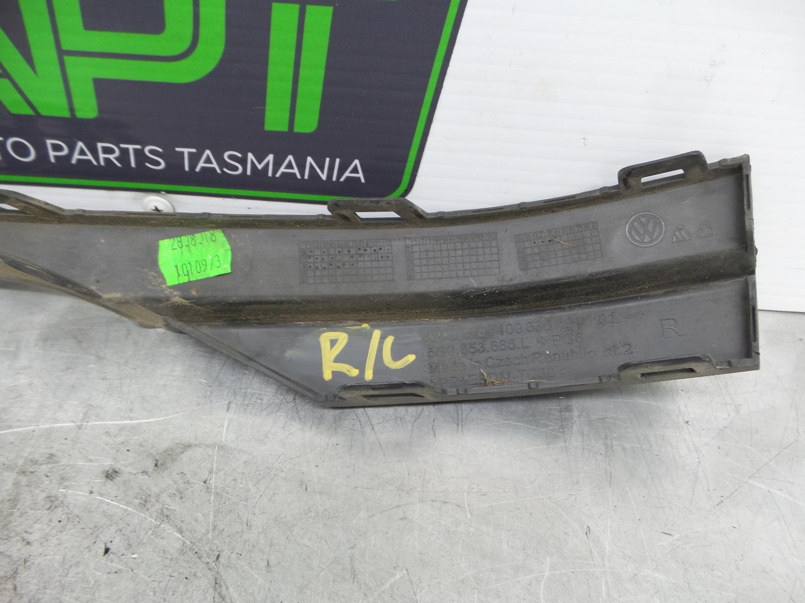 2018 Volkswagen Golf BUMPER GRILLE LOWER AIR GUIDE RIGHT RHS RH SIDE GEN7 03/17-08/20 image 5
