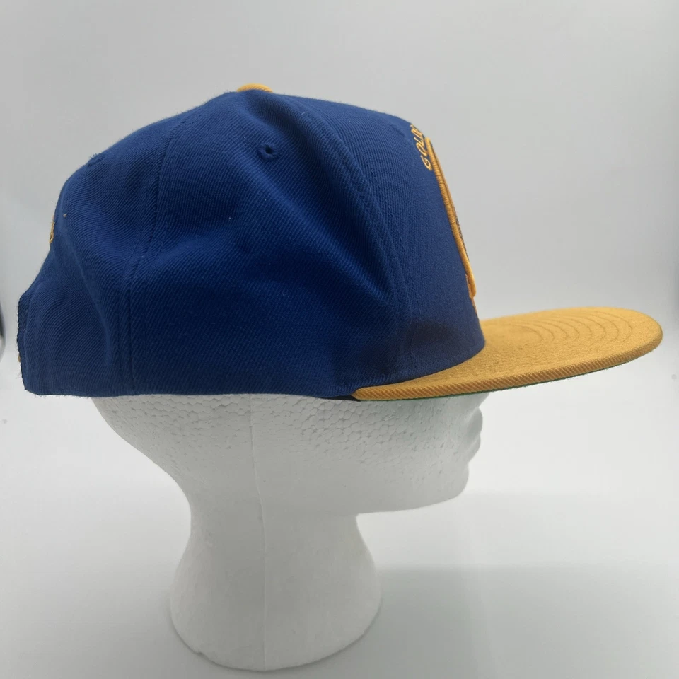 Chapéu Snap Back Mitchell & Ness Golden State Warriors NBA Azul Amarelo Tamanho Único - Imagem 4 de 4