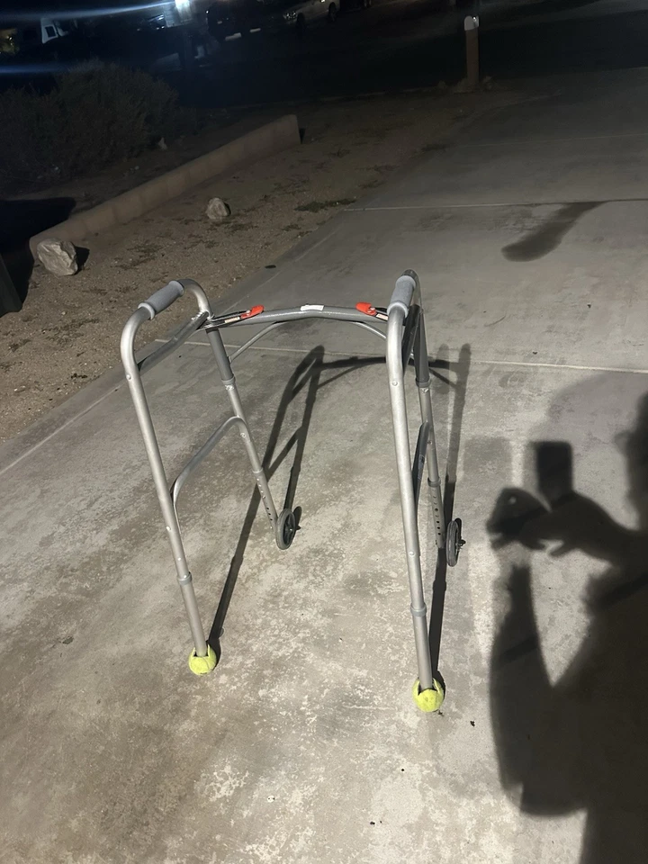 DRIVE Andador Plegable Dos Botones con Ruedas, Ayuda a la Movilidad Ligera Foto 3 de 4