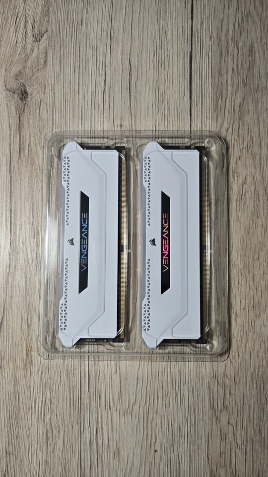 Corsair Vengeance RGB Pro 16GB (2x8GB) DDR4 3200MHz CL16 White Desktop RAM - Image 2 of 4