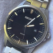 SEIKO SOLAR V147 0AV0 10 BAR Watch Men Quartz Timepiece Wristwatch Genuine
