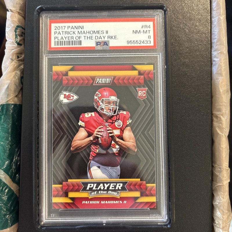 Patrick Mahomes II Rookie #R4 PSA 8 2017 Panini Player of the Day Rookie 