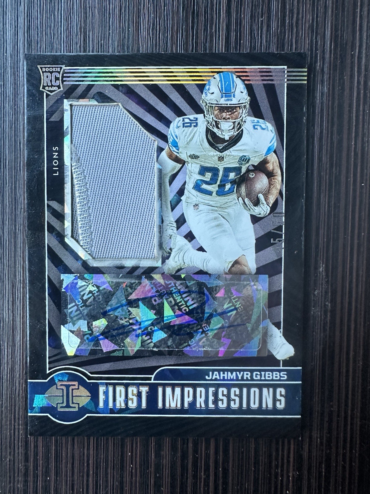 JAHMYR GIBBS 2023 ILLUSIONS FIRST IMPRESSIONS ROOKIE PATCH AUTO #112 45/50 RPA