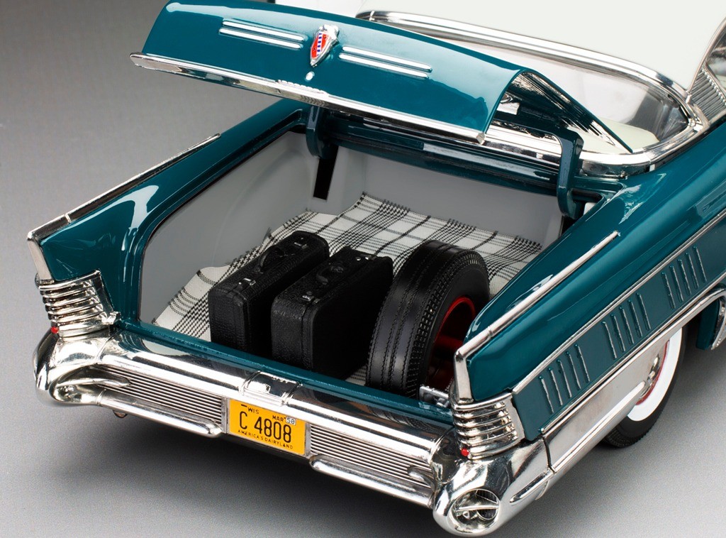 Sunstar 4808 1:18 1958 Buick Limited Riviera Coupe Glacier White