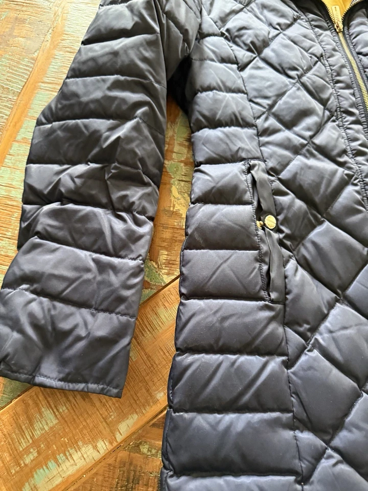 Chaqueta acolchada para mujer Kenneth Cole Puffer azul marino con cremallera sin capucha Foto 2 de 4