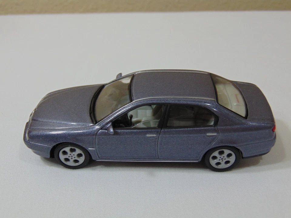 SOLIDO ESCALA 1:43 1998 ALFA ROMEO 166 - AZUL CON PRESENTACIÓN ESTAÑO FUNDIDO A PRESIÓN Foto 3 de 4