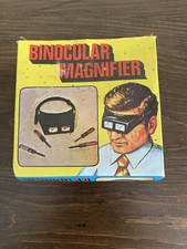 VINTAGE Kitschy Made in Hong Kong BINOCULAR MAGNIFIER WITH ORIGINAL ANTIQUE BOX