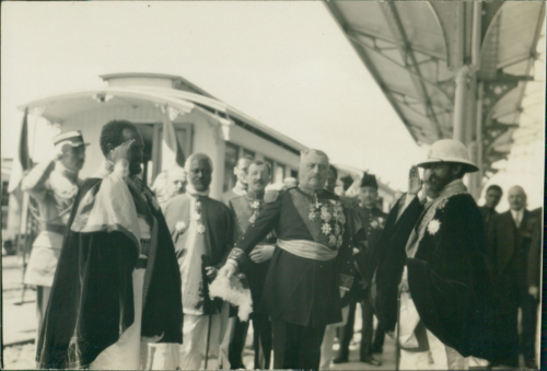 Ethiopie, Empereur Haïlé Sélassié et Maréchal d'Espèrey dans la gare d' - Afbeelding 1 van 1