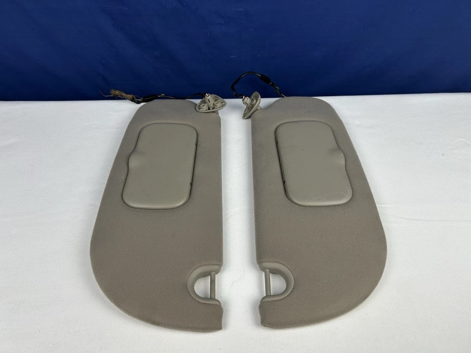 Parasoles iluminados para conductor y pasajero Lincoln Town Car 2006-2011 tela gris OEM Foto 4 de 4