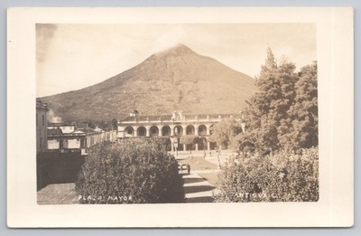 Antigua Guatemala Plaza Mayor Vulkan Blick RPPC Echtfoto [Mittelamerika]