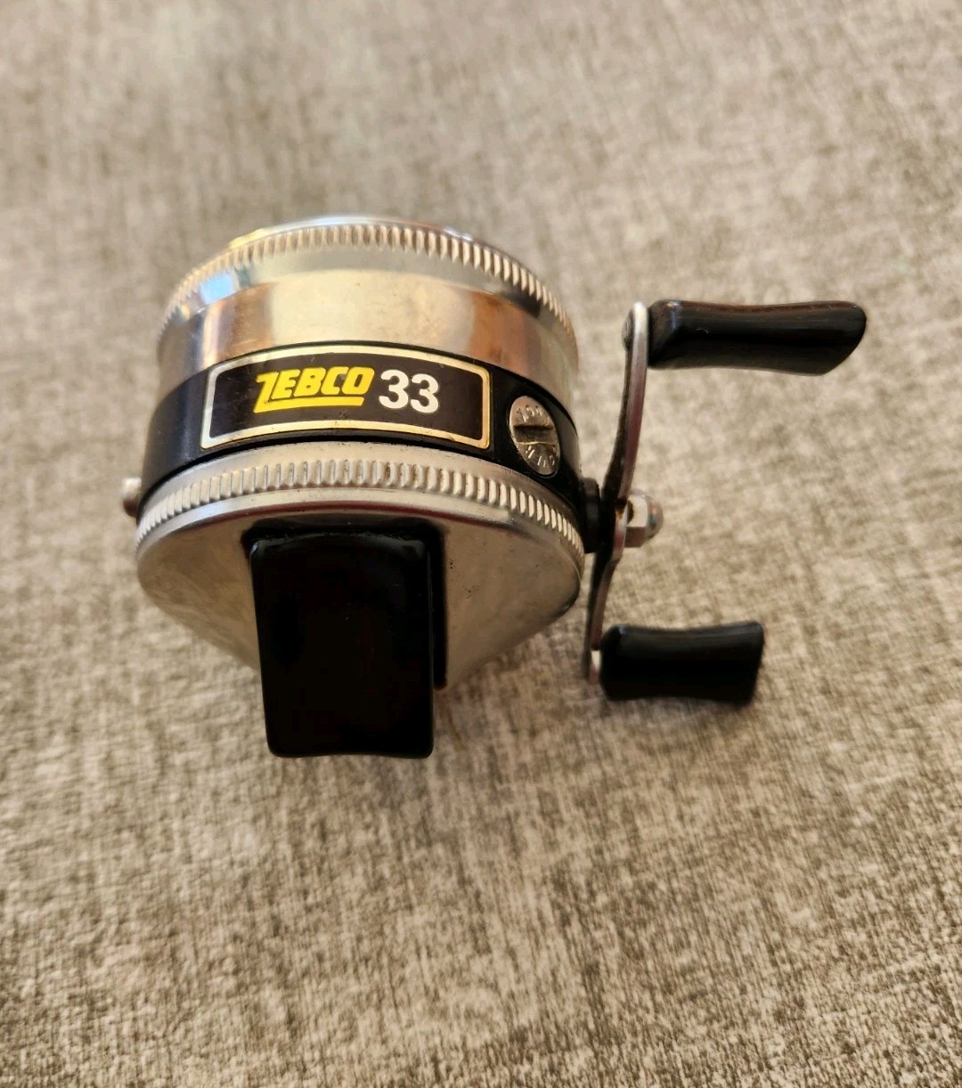 Vintage Zebco 33 Spincast Fishing Reel Metal Foot USA VGC