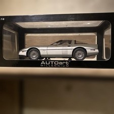 AUTOart Corvette 1/18 Scale Model Car White Black