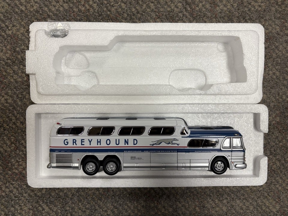Exclusivité en ligne 1/43 Ixo Bus Autocar GMC Scenicruiser B Greyhound Blanc Argent 1956 Neuf