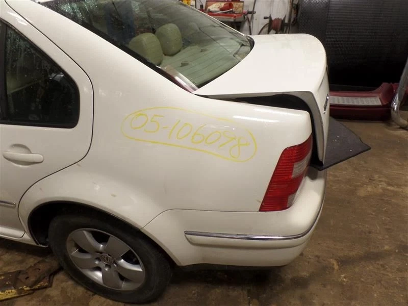 Corner/Park Light Side Marker Sedan City Canada Only Fits 01-11 JETTA 9801386 - Image 2 of 4