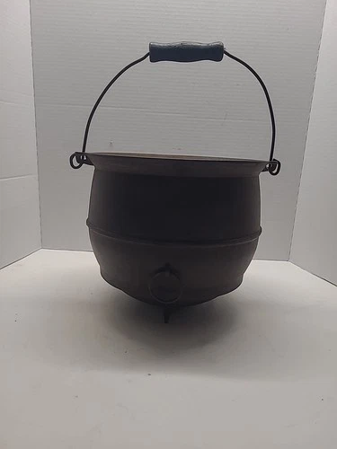 Vintage Erie Cast Iron Cauldron Pot Kettle No. 8