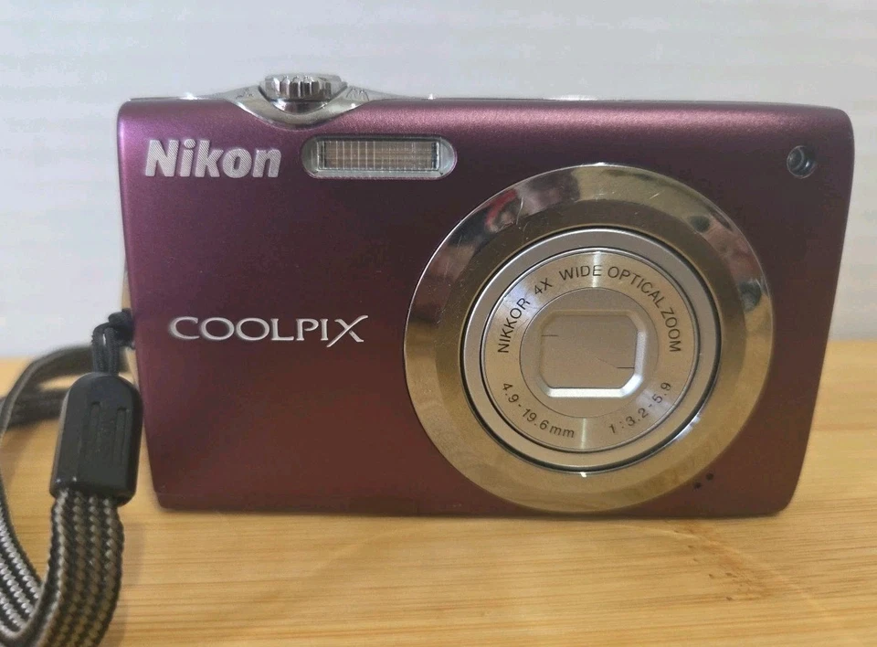 Nikon COOLPIX S3000 12.0 MP Digital Camera 4X Optical Zoom Plum  Parts/Repair - Image 4 of 4