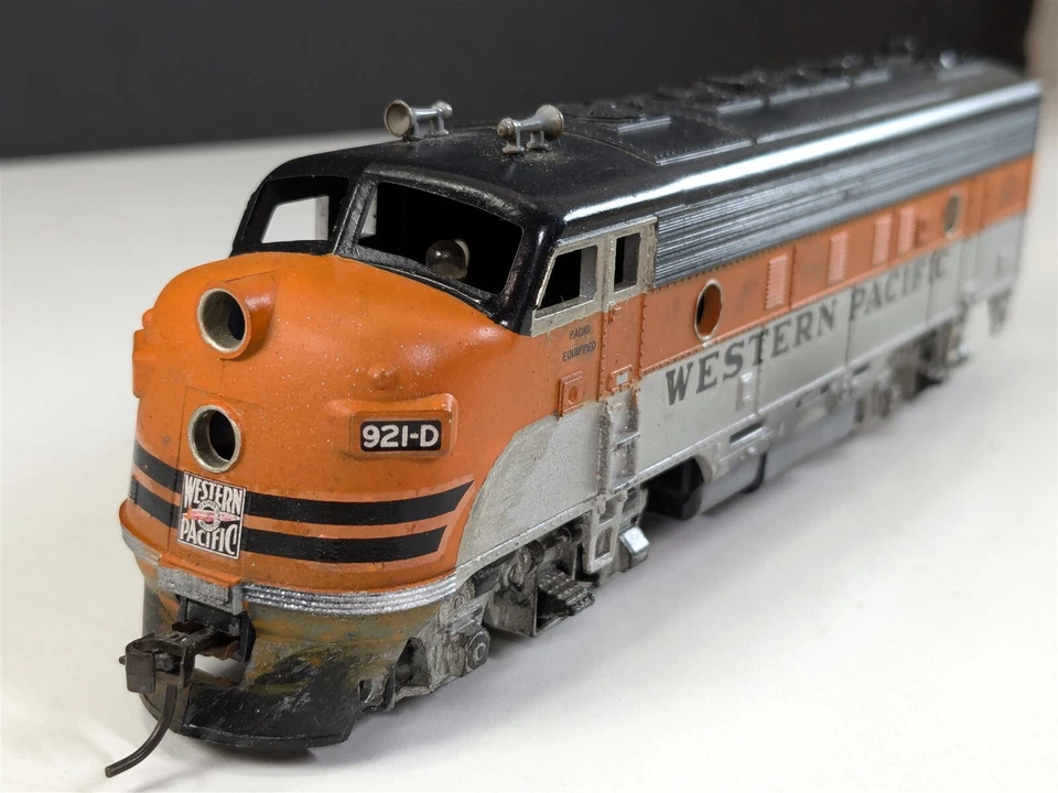Athearn Custom 921-D Western Pacific F7A Powered Diesel Locomotive HO Scale - Image 3 of 4