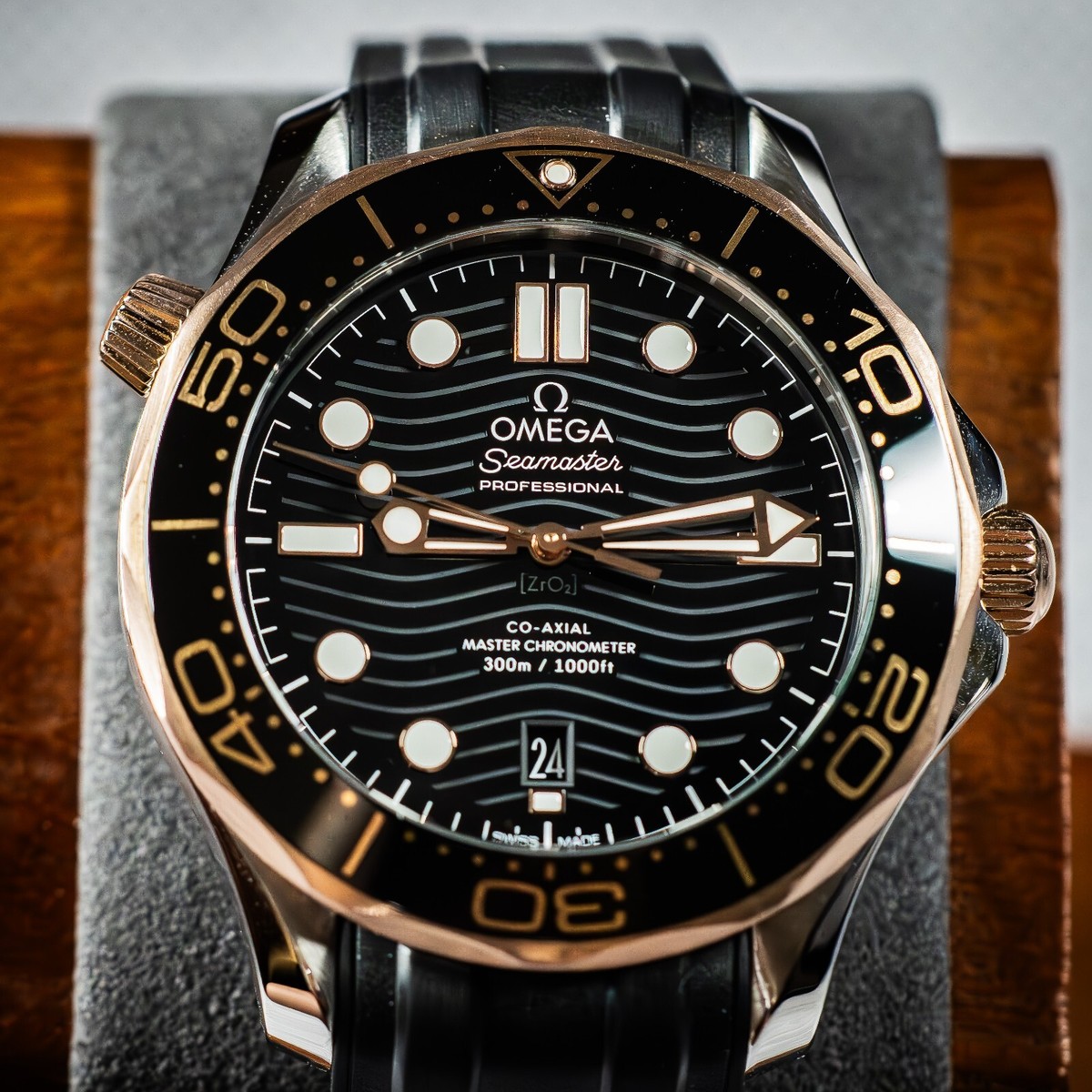 OMEGA Seamaster Diver 300M Sedna Gold 210.22.42.20.01.002 Complete
