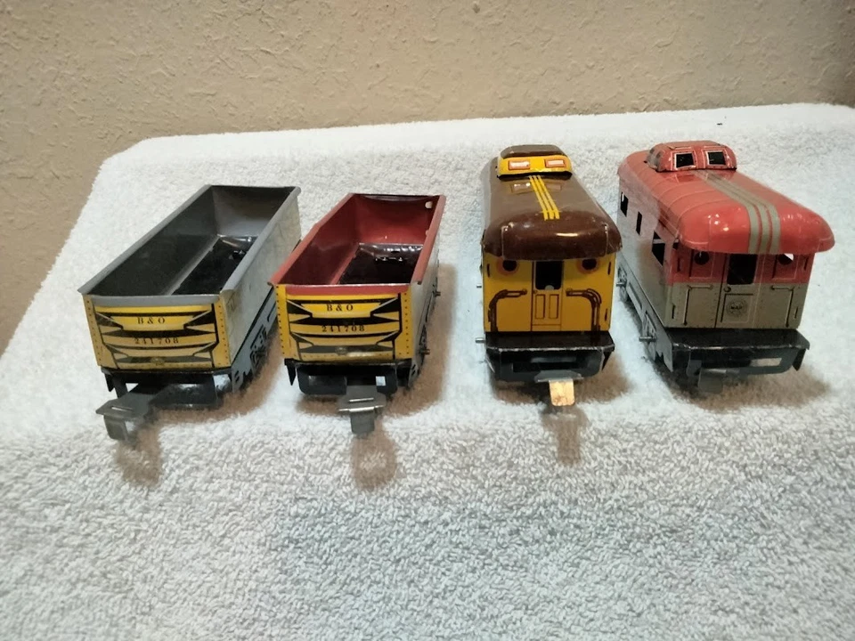 Marx O Gauge Tin Loco, Caboose NYC 2102, UP 3824; (2) Gondola B&O 241708 Lot -21 - Image 4 of 4