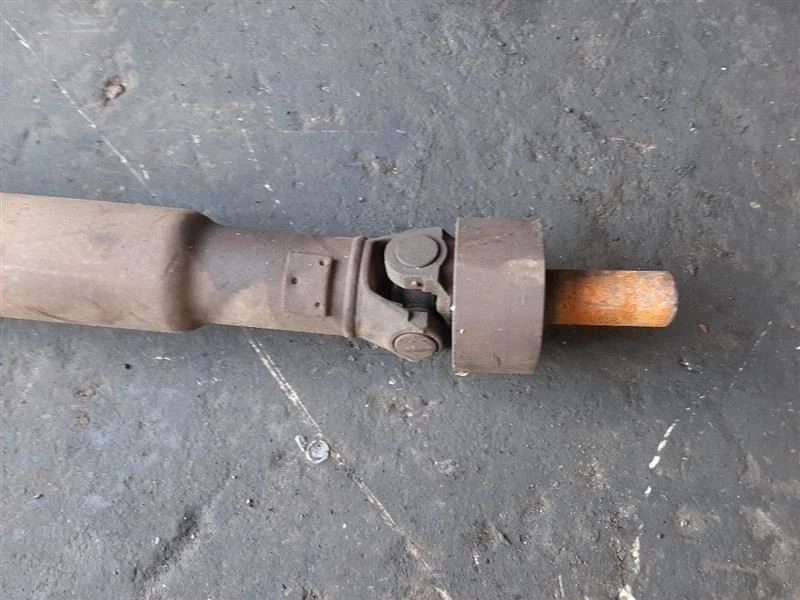 Eje de transmisión trasero tracción trasera 2 juntas en U de diferentes tamaños 95-03 Chevrolet Astro 26050308 Foto 3 de 4