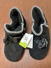 Gpos slippers super soft fuzzy black slippers. Women's size 8.5. 446 