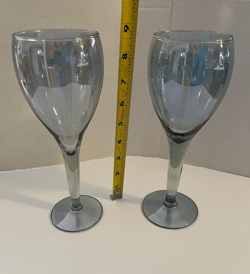 Juego de dos copas de agua Mikasa Elegance elegantes azules (azul) de 8 5/8" de alto Foto 2 de 3