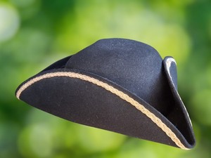 Vtg 1954 Tricorn Hat 100% Wool Gold Trim, Saugus MA Commemorative, Youth EUC