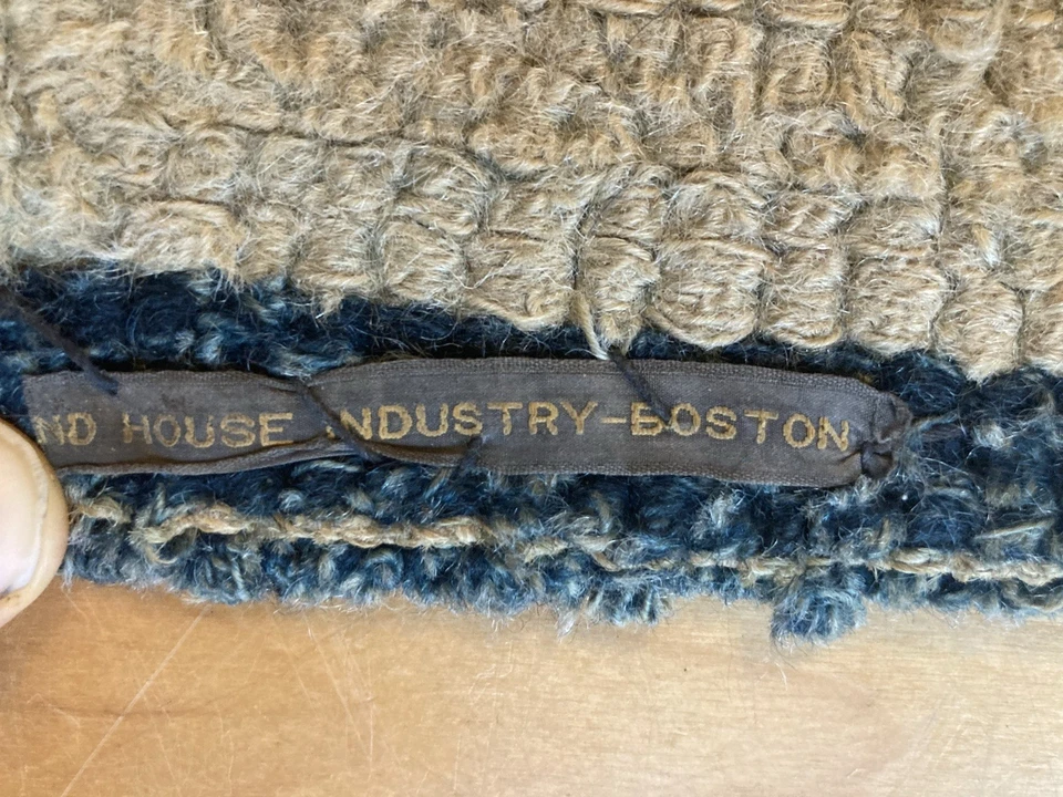 Vintage Antique decorative floral Primitive American hooked rug 36" x 28" - Image 2 of 4